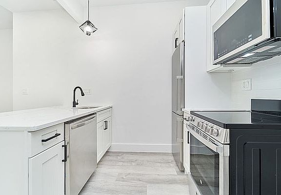 2nd image of 407 Amsterdam Ave APT 2S