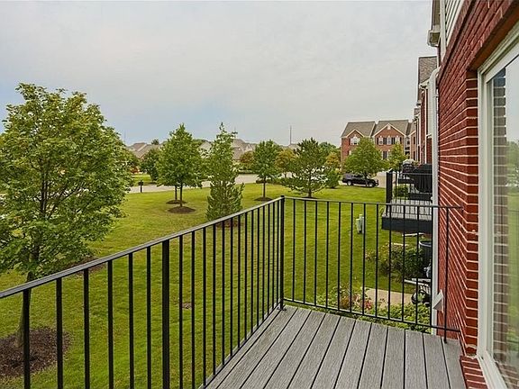 3rd image of 43775 Cherry Grove Ct E