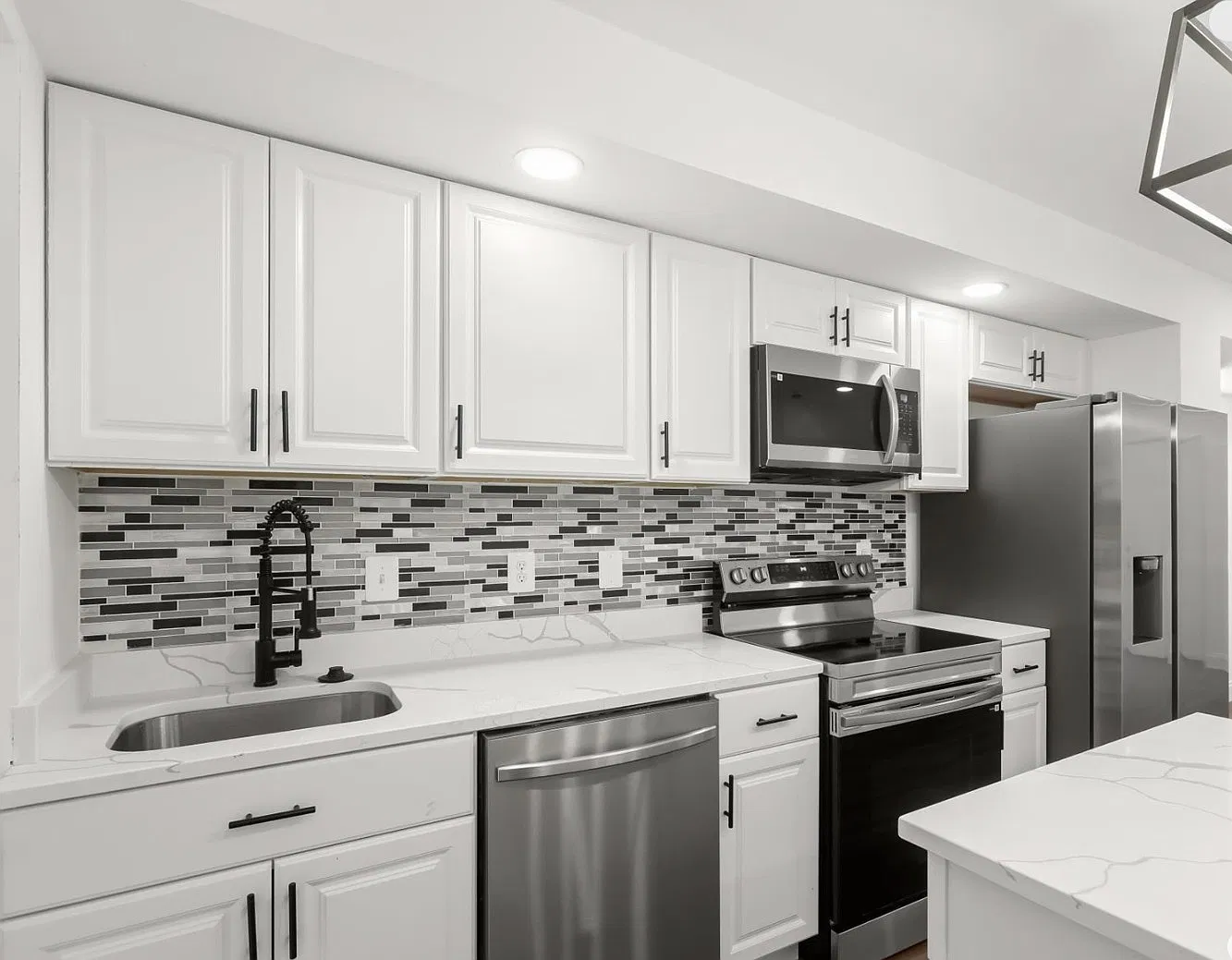 3 bed, 2.5 bath, 1250 sqft, $2,300 — Photo 4