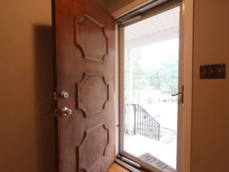 536 Edgecrest Cir — Photo 2