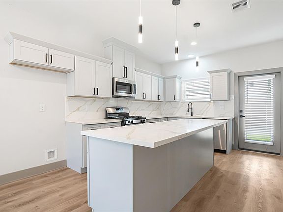 3rd image of 9909 Dipping Woods St