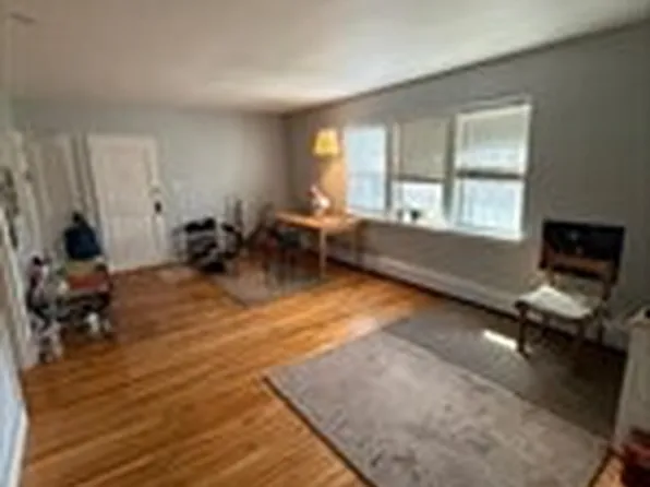 78 Boylston St APT 4, Newton, MA 02467