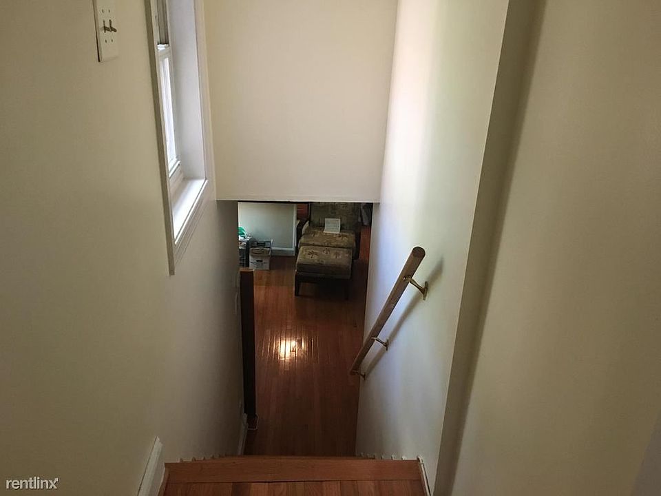 2nd image of 913 Pine St APT 301