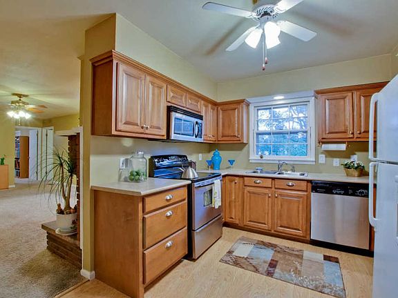 4th image of 2109 Buckingham Dr SW