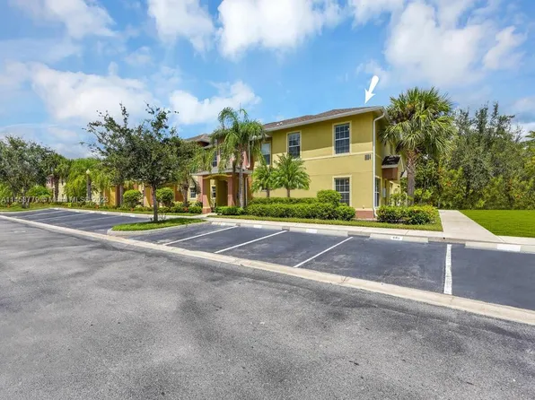 9084 Gervais Cir APT 609, Naples, FL 34120