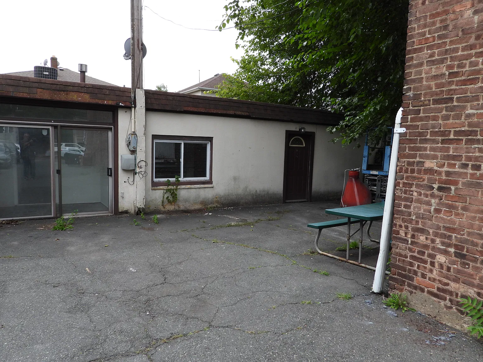 546 Valley Brook Ave — Photo 2