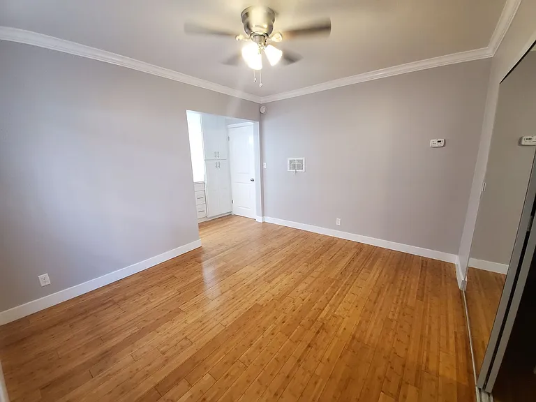 1334 Las Palmas Ave — Photo 12