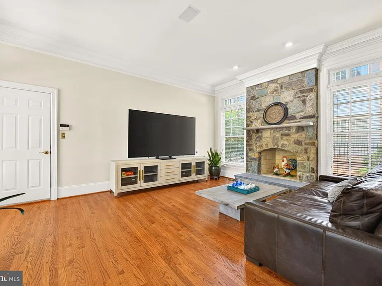 9860 Palace Green Way — Photo 11