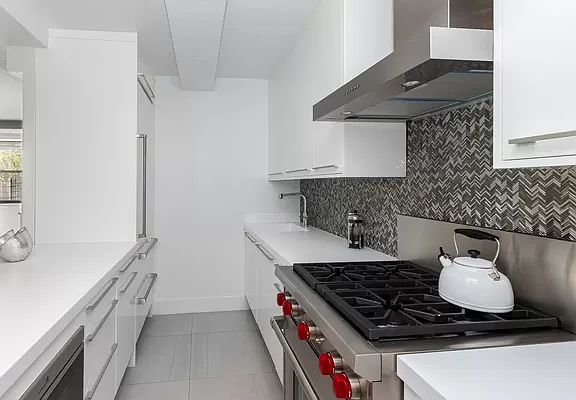 5th image of 420 E 51st St APT 3J