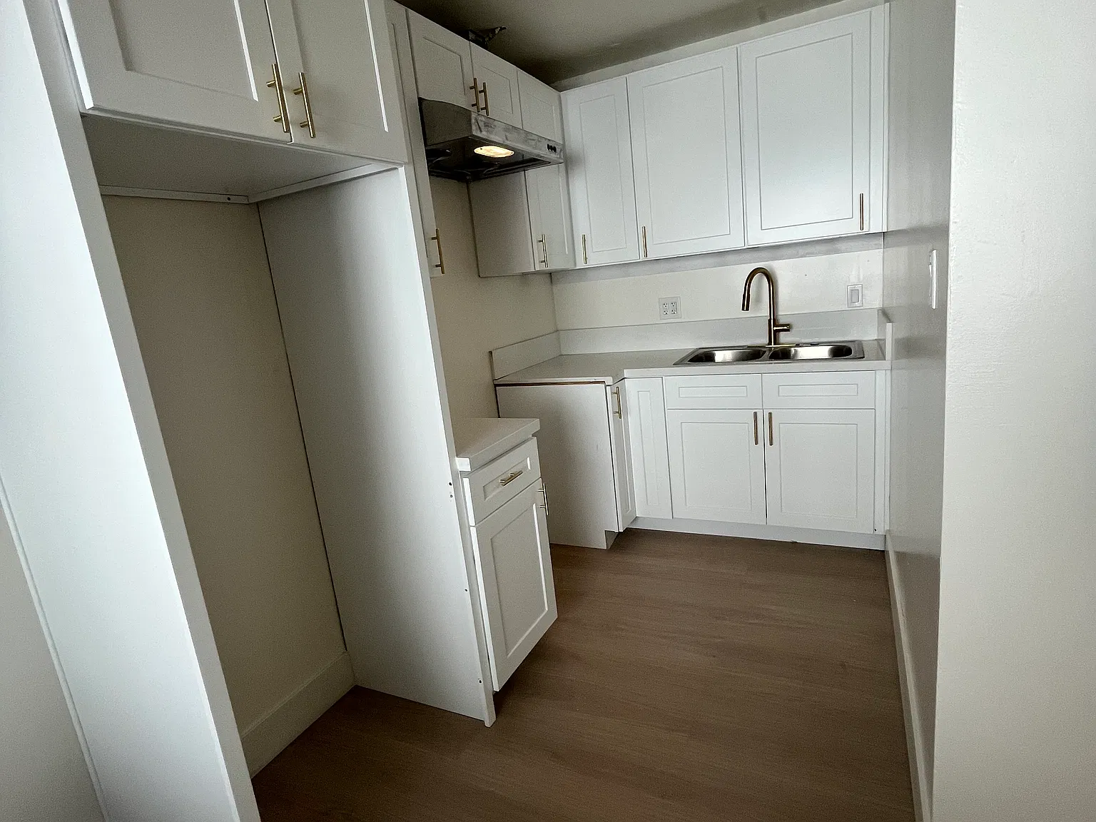 Studio, 580 sqft, $2,000 — Photo 2