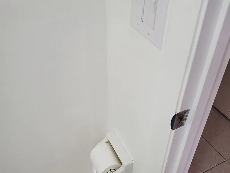 3417 SW 28th Ter #D — Photo 7