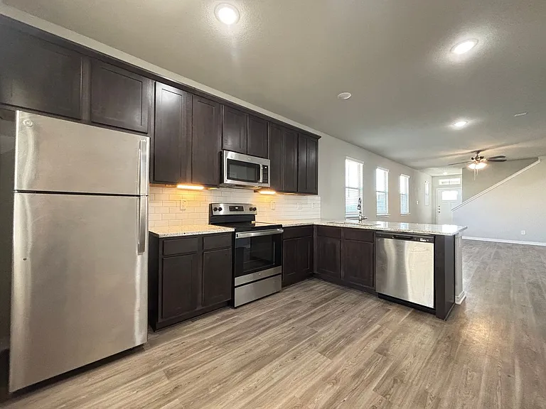330 Caleb Ct — Photo 8