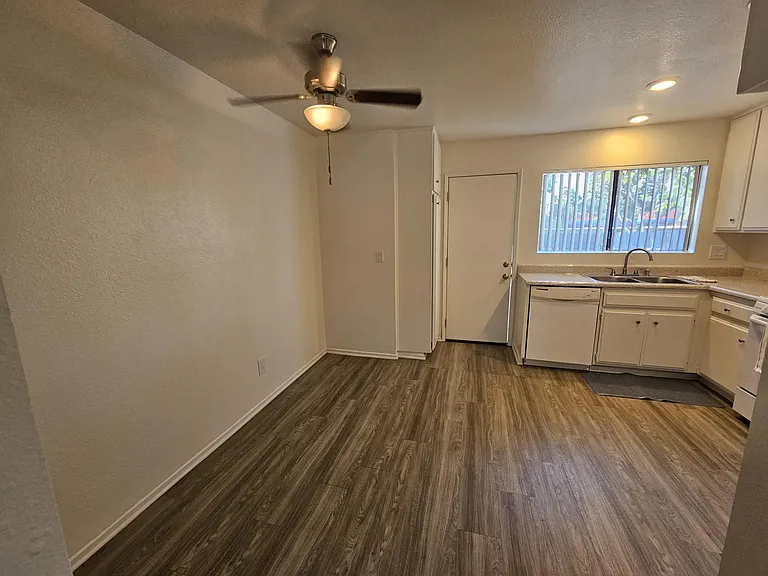 Park Place Townhomes — Photo 18