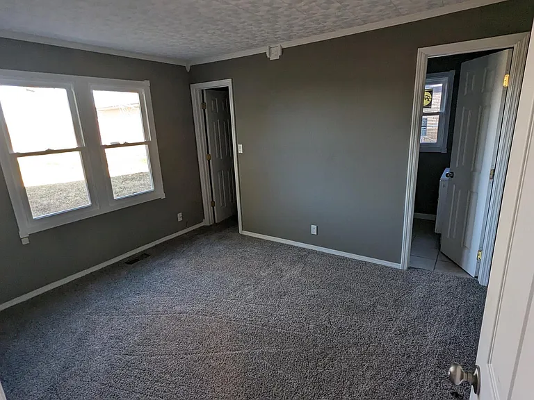 822 Alexander Dr — Photo 4