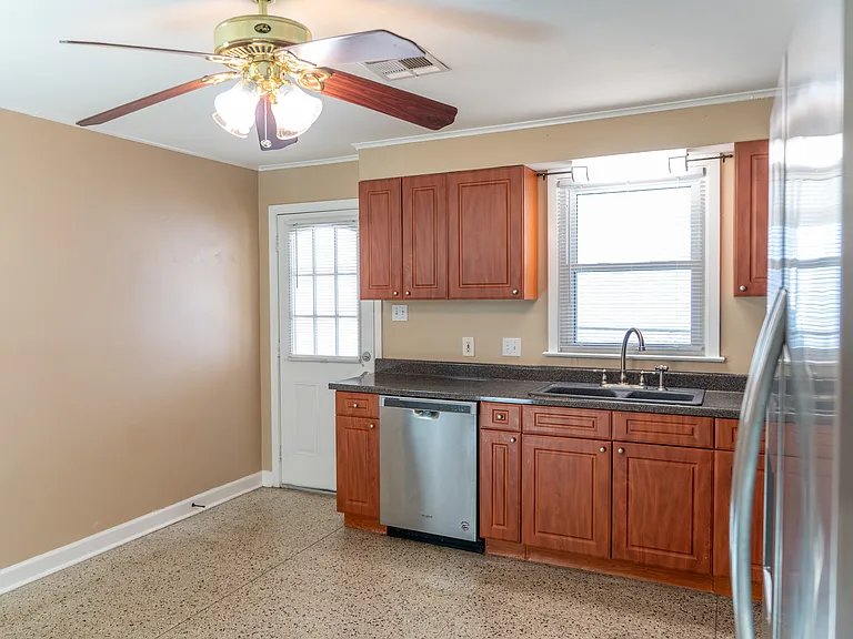 517 N Atlanta St — Photo 2