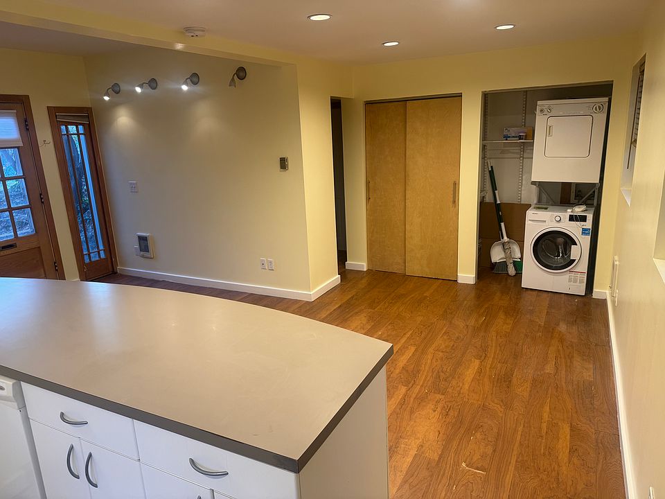 Washer/Dryer in closet