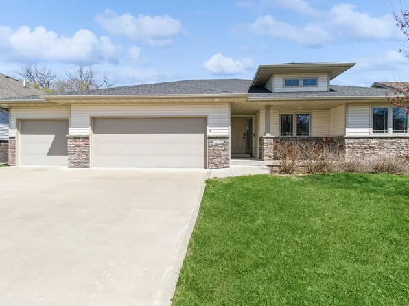 3323 Park Side Dr, Des Moines, IA 50317