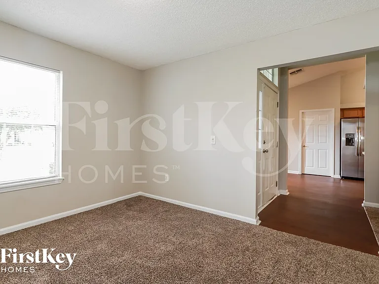 1220 Maclaren St — Photo 6