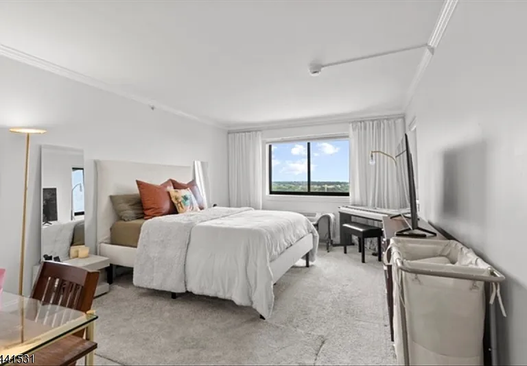 60 Parkway Dr E — Photo 14