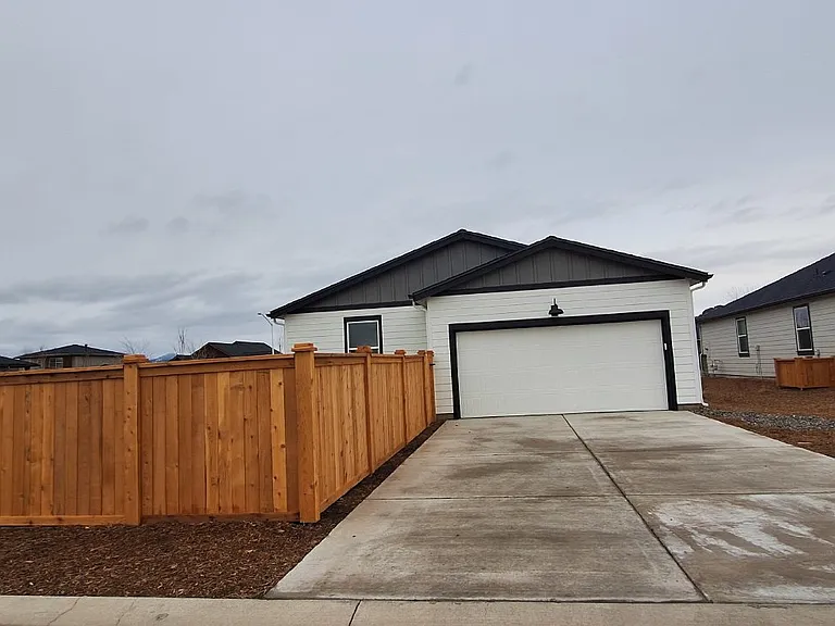 1454 NE Boxcar Dr — Photo 19