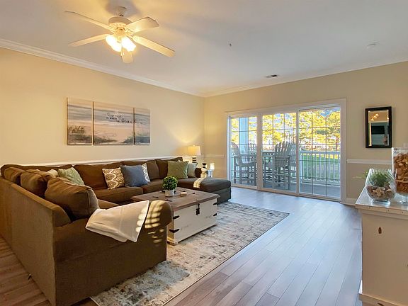 3rd image of 4880 Dahlia Ct. #201