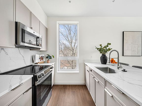 4th image of 57 Main St #628
