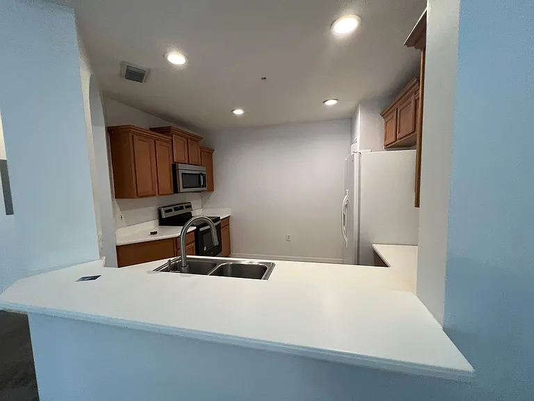 940 Spring Park St #12 — Photo 11