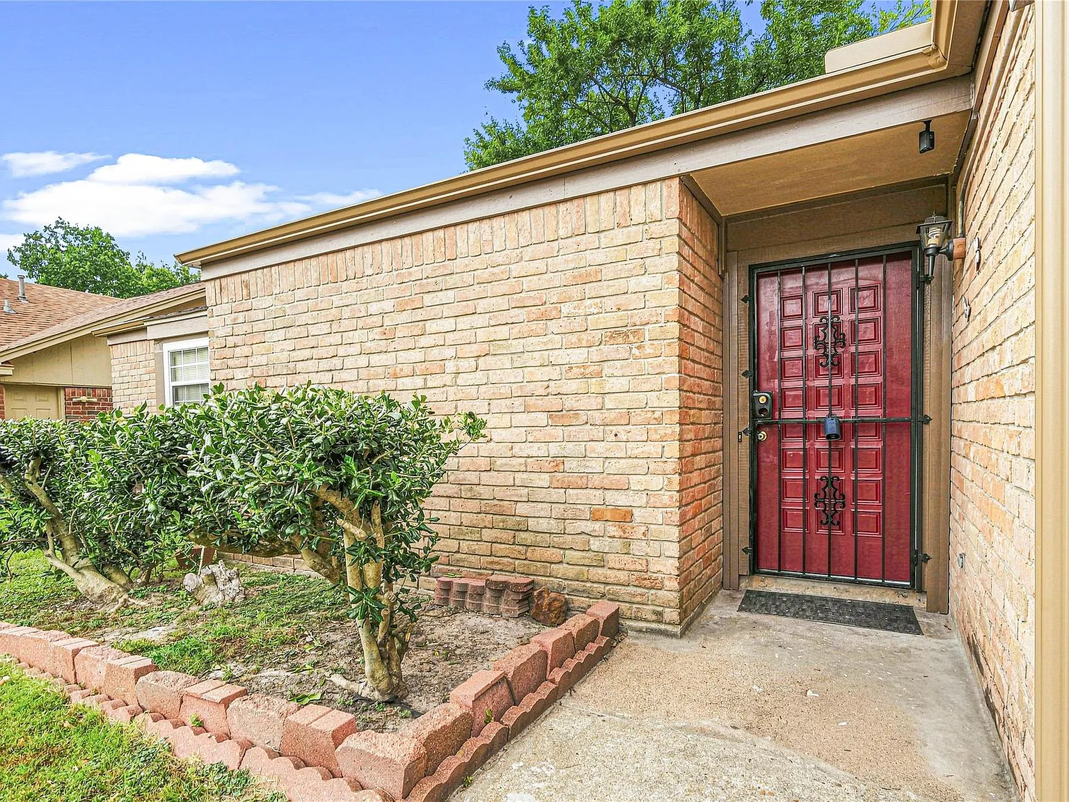 3 bed, 2.0 bath, 1865 sqft, $1,700 — Photo 2