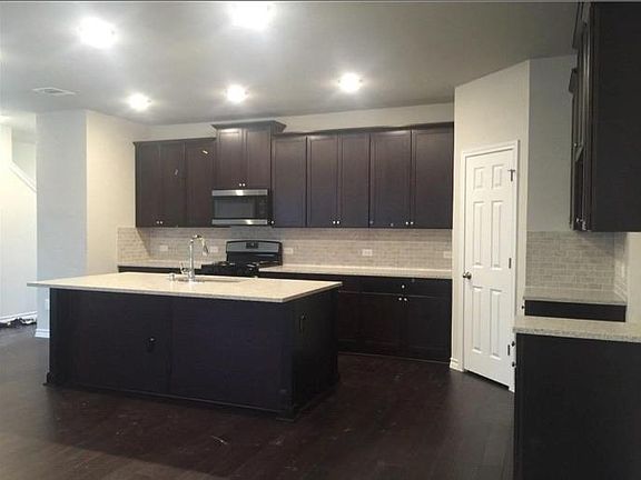 5th image of 7307 Albany Dr