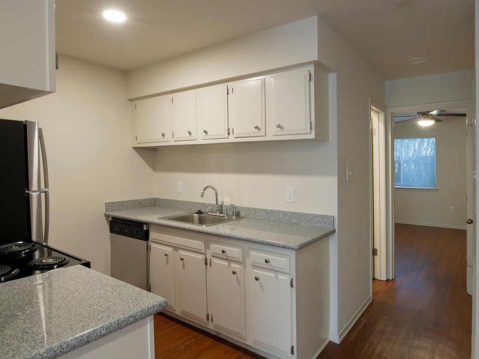 Beautiful apartment with new luxury plank flooring, granite counter-tops and brand new stainless steel appliances!
