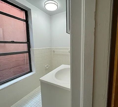 5th image of 172 Spring St APT 20