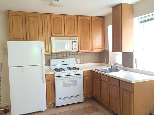 Rented by Walker Whiteside Pettibone, LREB | media 14