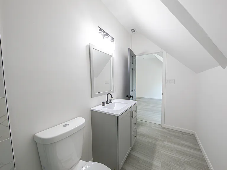 2620 May St #6 — Photo 3