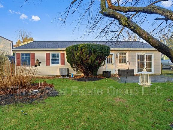 4th image of 136 Brookfield Ct