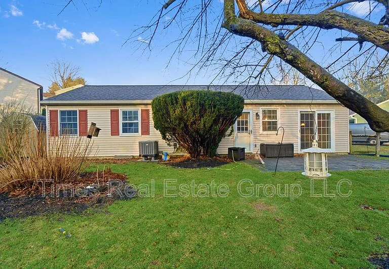 136 Brookfield Ct — Photo 4