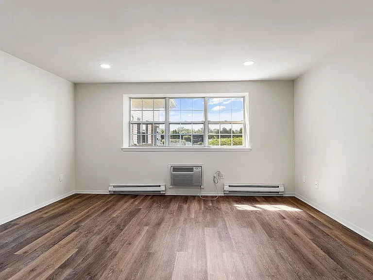 Zen Long Island at Bay Shore 55+ Community — Photo 15