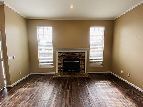 3rd image of 1729 Whispering Creek Ct