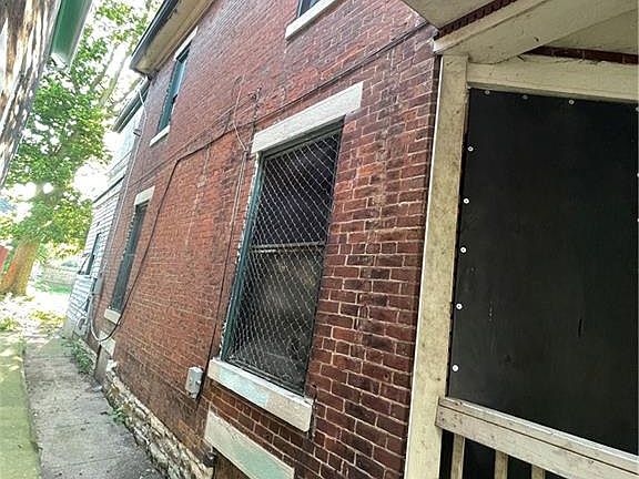 5th image of 115 S Findlay St