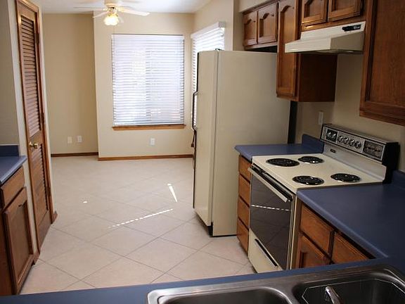 5th image of 10413 Camino Del Oso NE