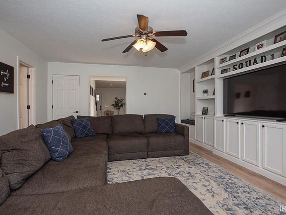 5th image of 4939 Imperial Dr
