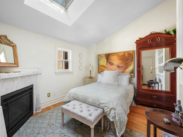 336 West 23rd Street image 5 of 25