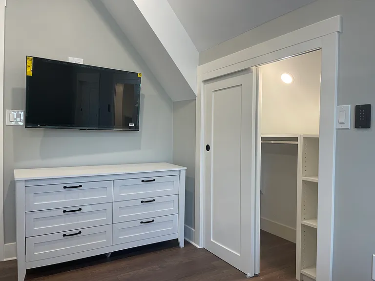 610 Cambridge St — Photo 10