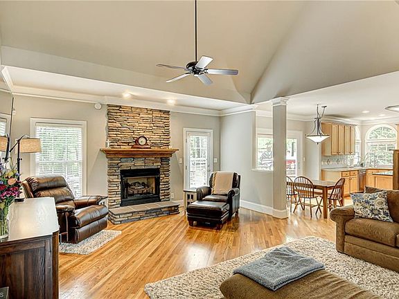 4th image of 3623 Summit Lakes Dr