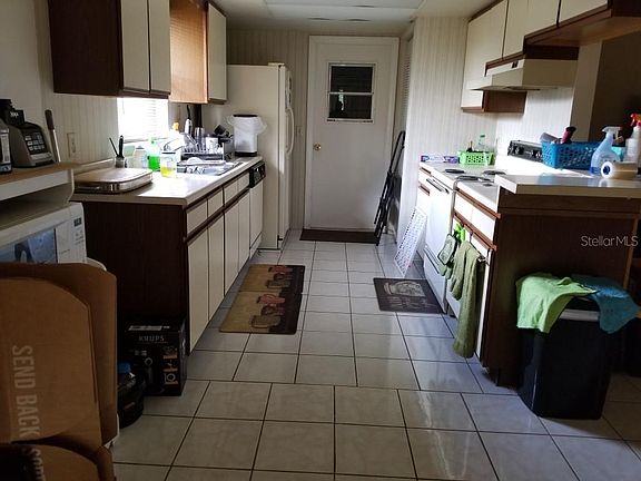 4th image of 1112 Leone Dr E