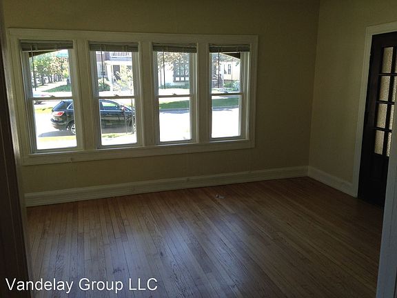 4th image of 1832 E Kenwood Blvd