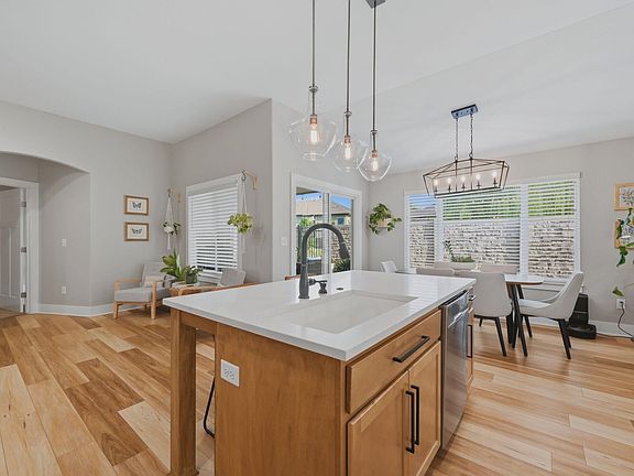5th image of 2418 E Madison Ave