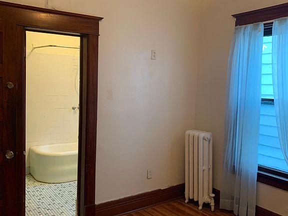 2nd image of 600 Morris St #1A