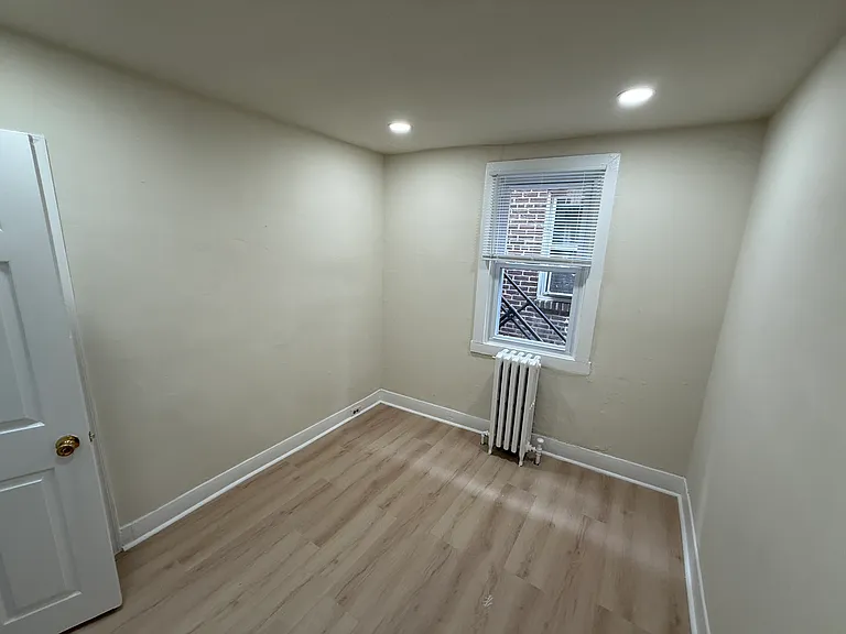 220 Court Ave — Photo 8