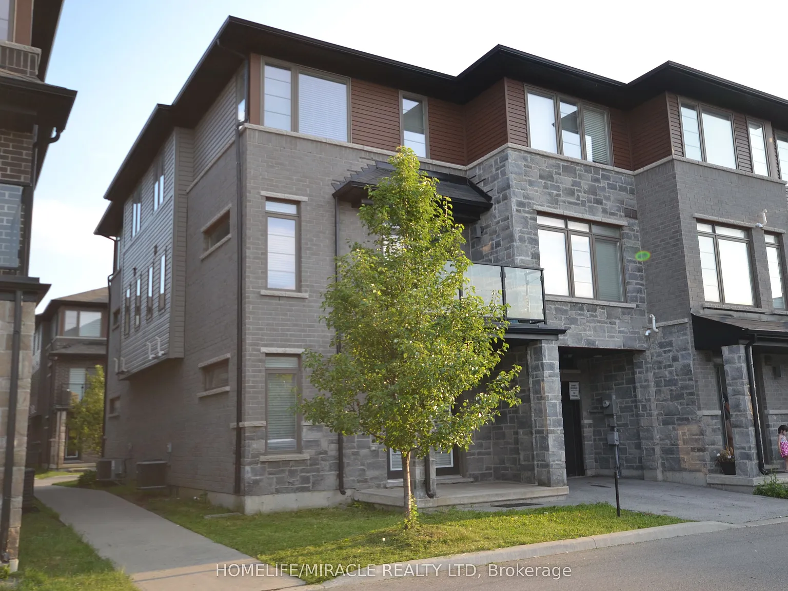 3 bed, $2,900 — Photo 2