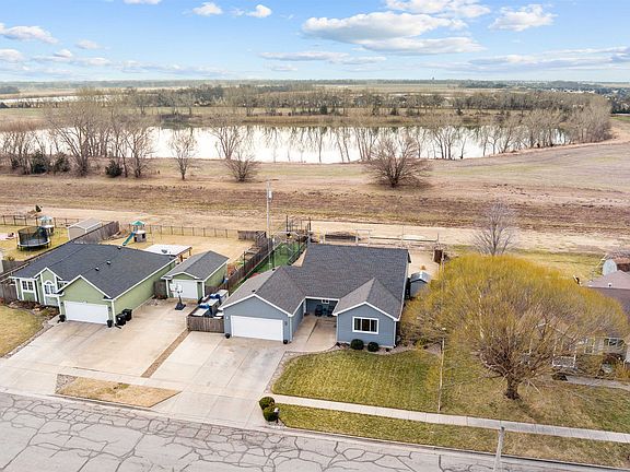 2nd image of 1326 Lakeview Dr